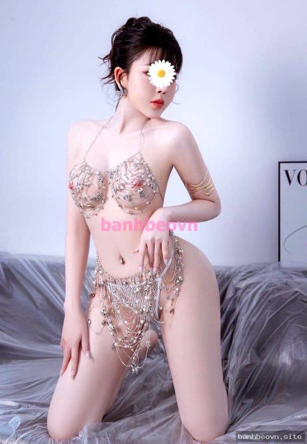 Nhã Uyên (24 tuổi): 1m62, 49kg, giá 500k – Long Biên, Hà Nội – ảnh 3