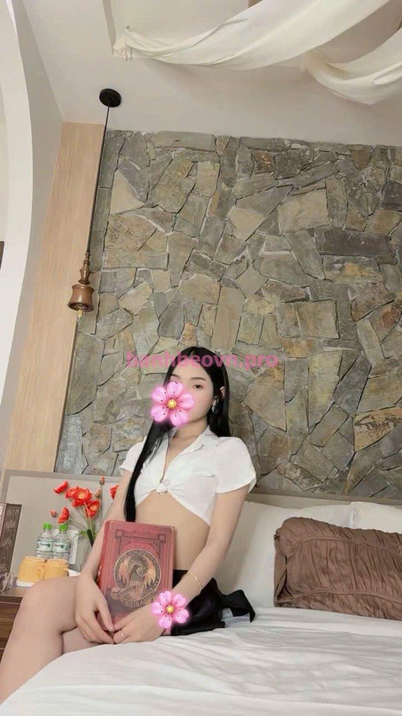 Linh Linh (23 tuổi): 1m63, 46kg, giá 1tr – Quận 10, Sài Gòn – ảnh 3