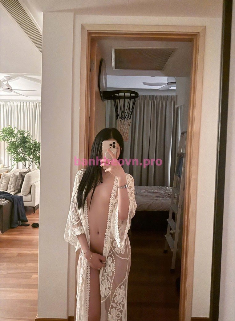 Linh Linh (23 tuổi): 1m63, 46kg, giá 1tr – Quận 10, Sài Gòn – ảnh 4
